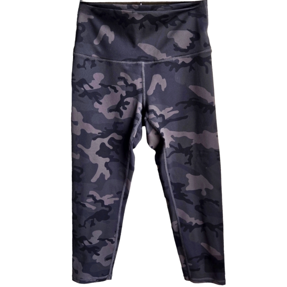 ZYIA Active Luxe High-Rise Capri Cropped Leggings